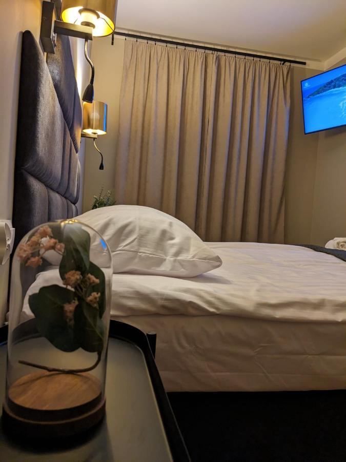 Апартаменти Spacious Two-bedroom In The Center