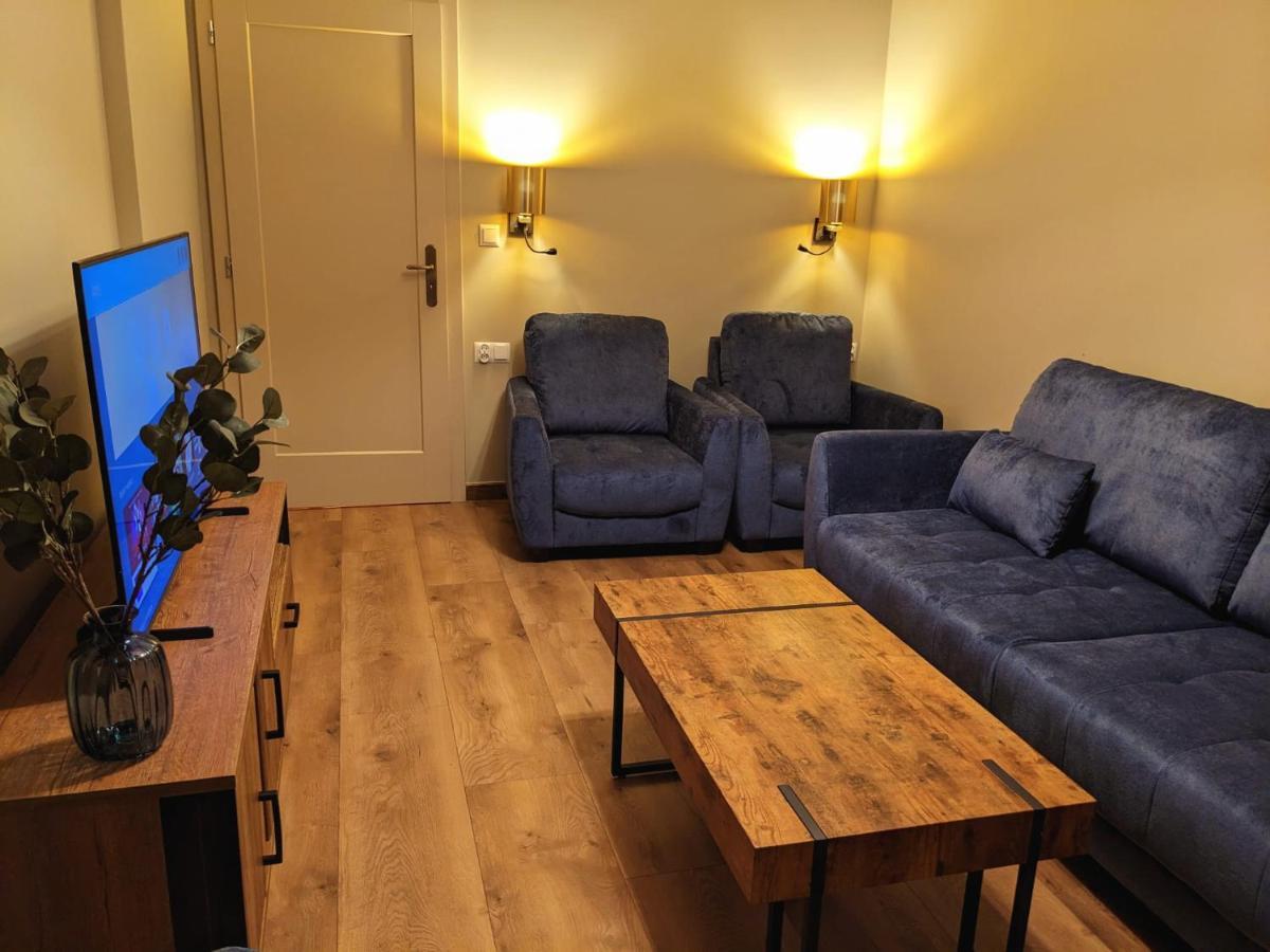 Апартаменти Spacious Two-bedroom In The Center